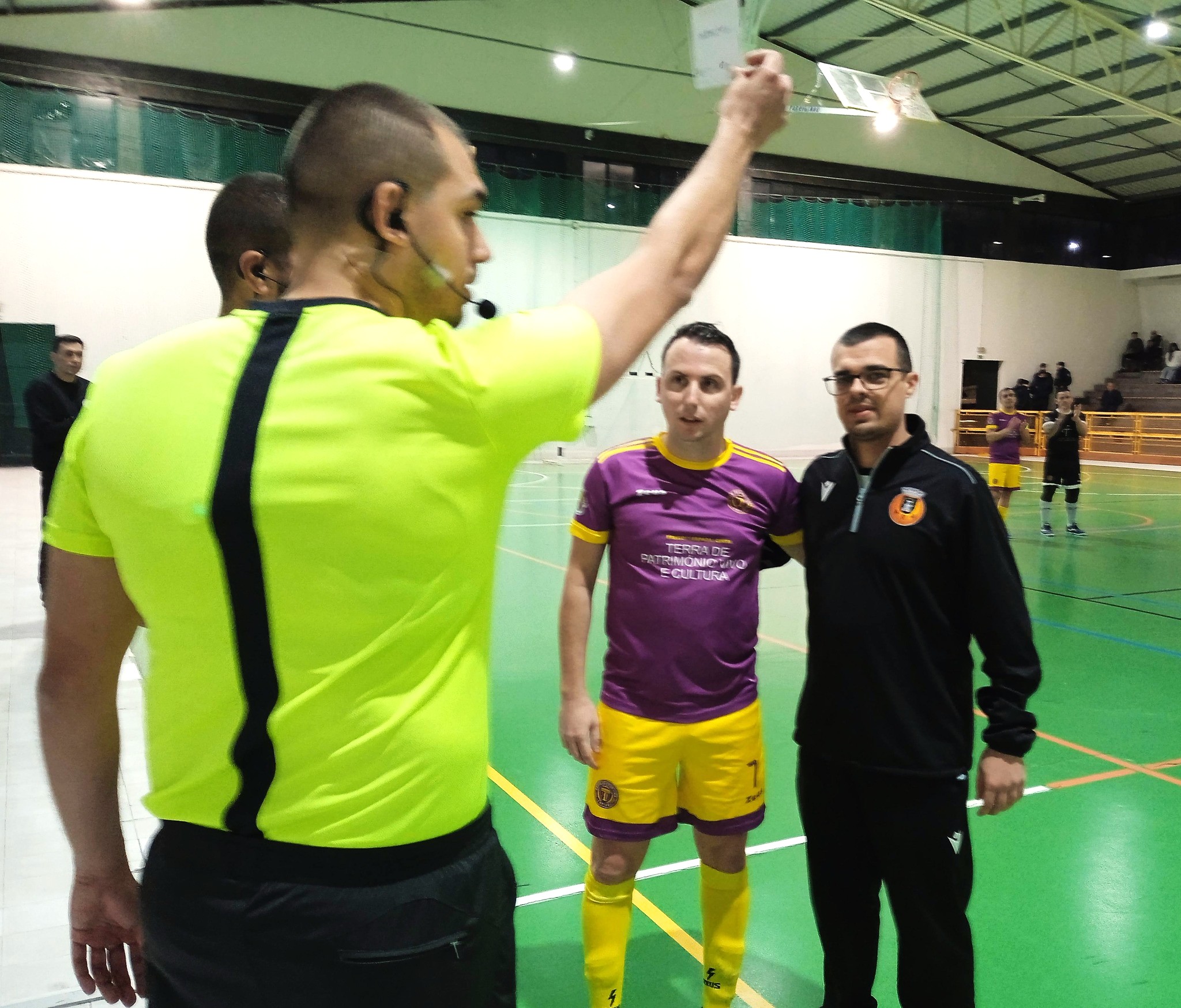 Fisioterapeuta da AR Alfandeguense recebe Cartão Branco 