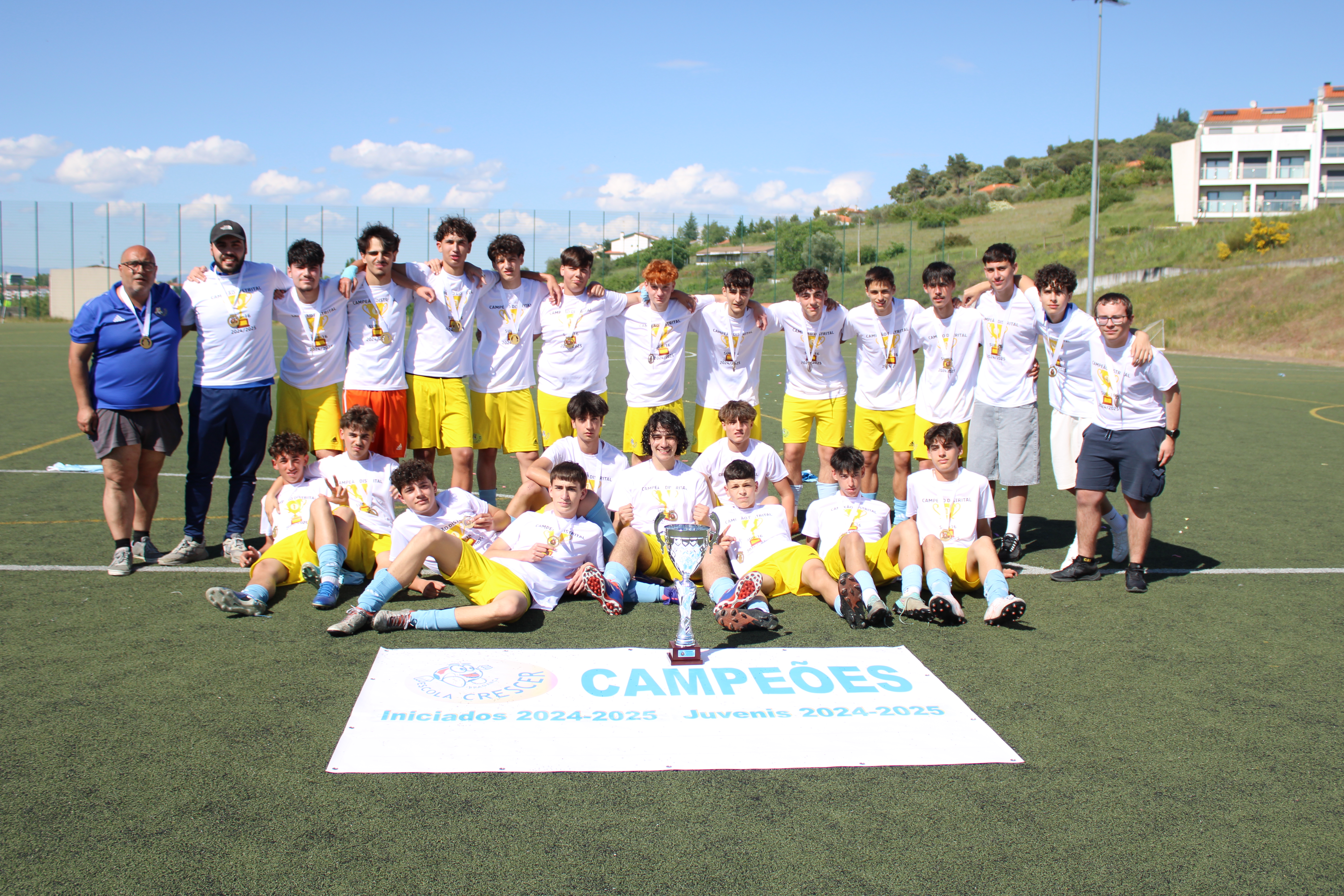 Escola Crescer é campeã distrital de juvenis 