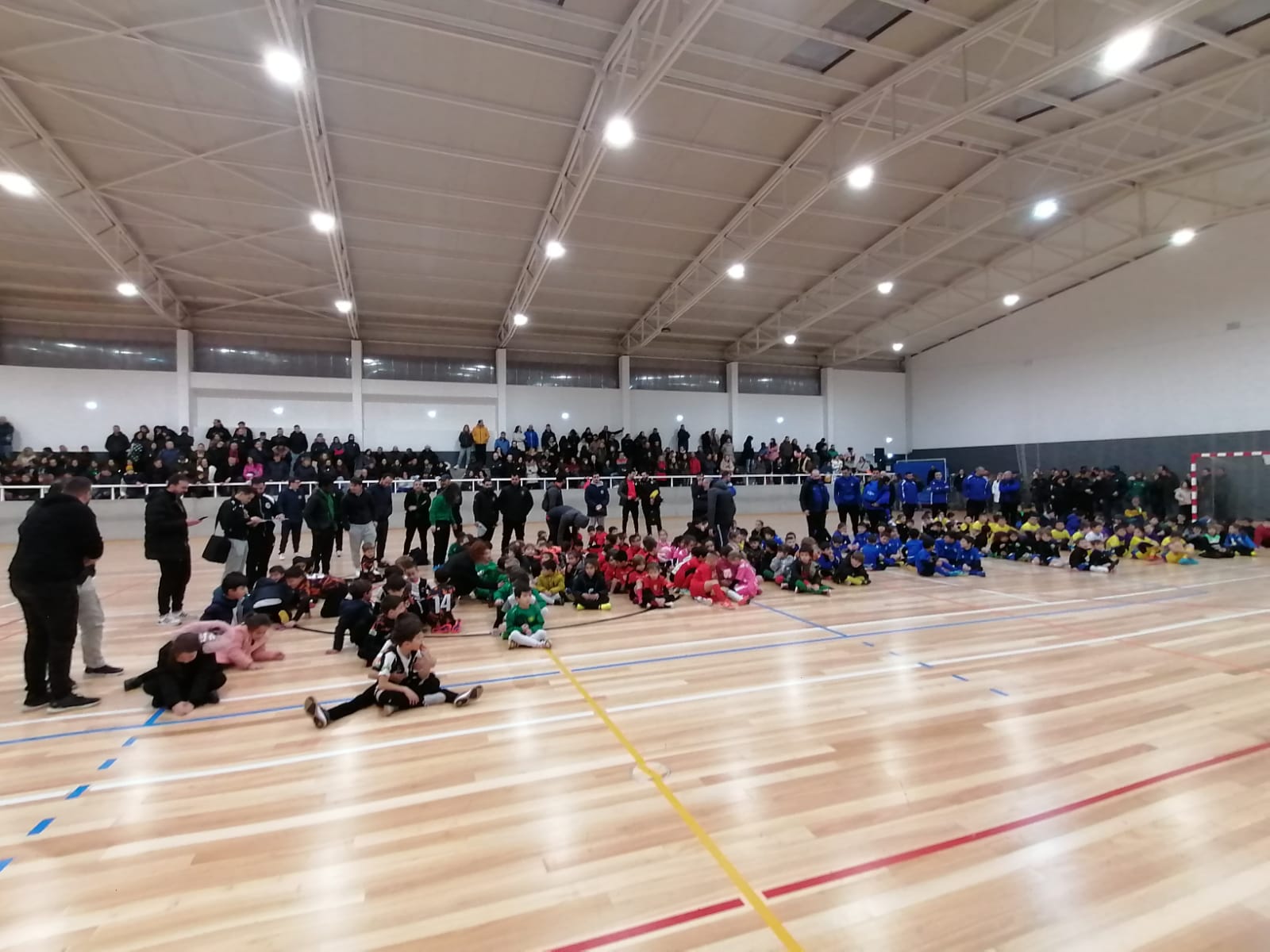 Mais de 200 crianças estiveram presentes no 14.º encontro de Petizes e Traquinas (Futsal)