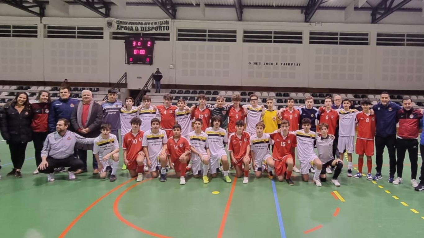 Seleção Distrital de Futsal Masculino Sub-15 em jogo de preparação 