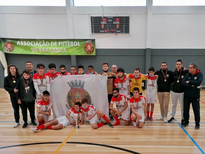 Escolinha de Futsal Arnaldo Pereira sagra-se Campeão da Taça Distrital de Futsal Iniciados Masculino