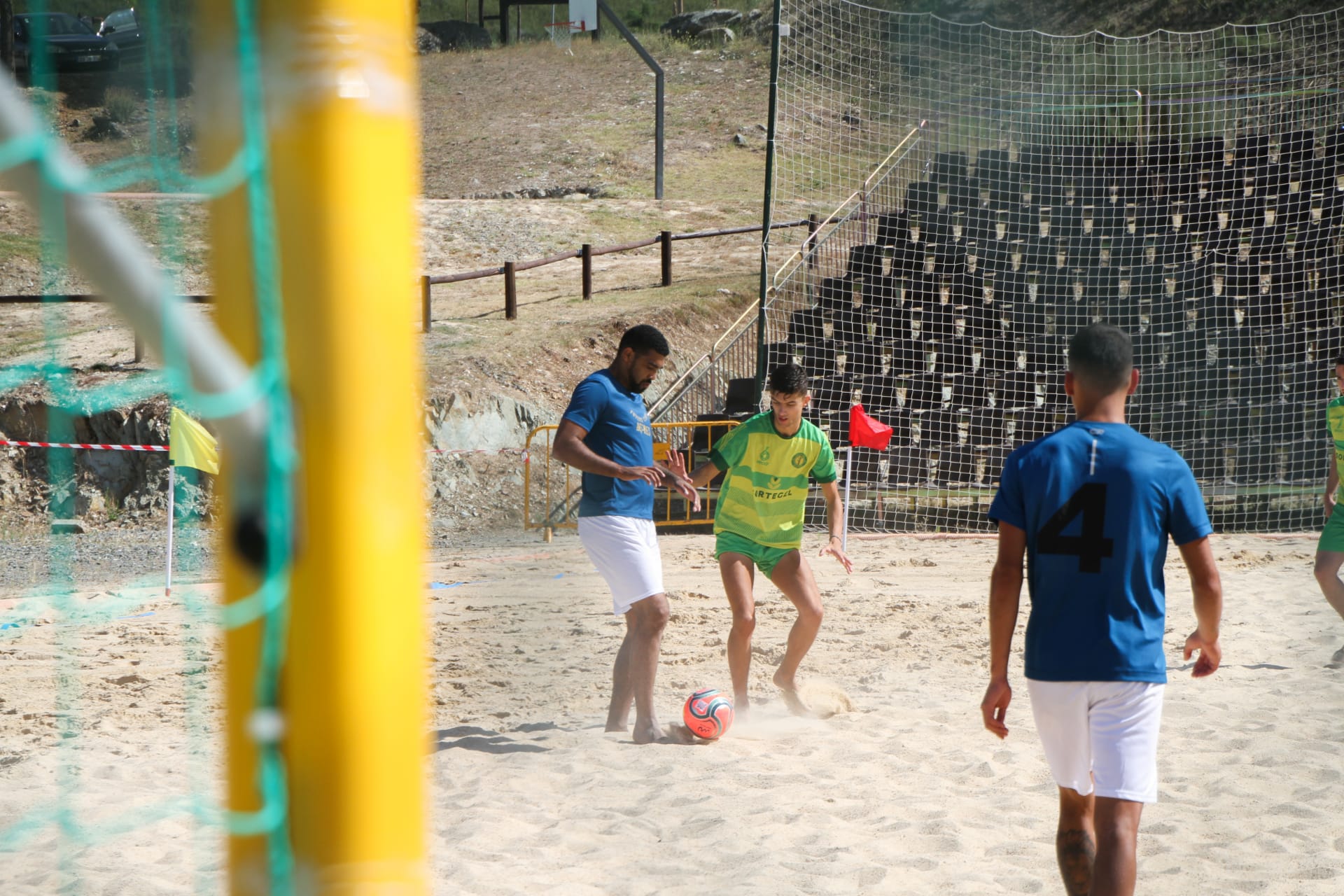 A 1ª Fase - Campeonato Nacional de Futebol de Praia Masculino arrancou esta manhã na Albufeira do Azibo