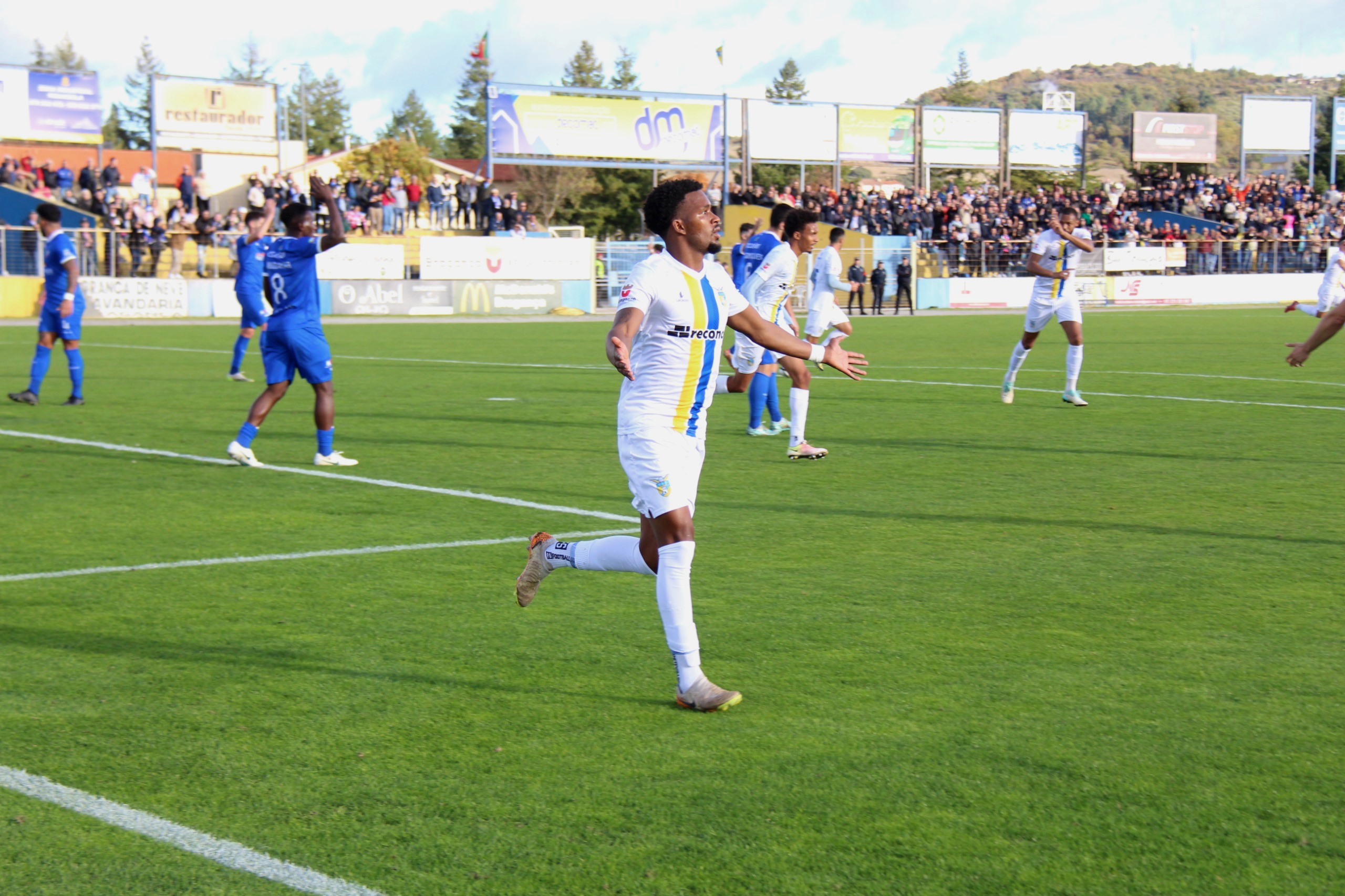 Bis de Cazares embalou GD Bragança para mais uma vitória 