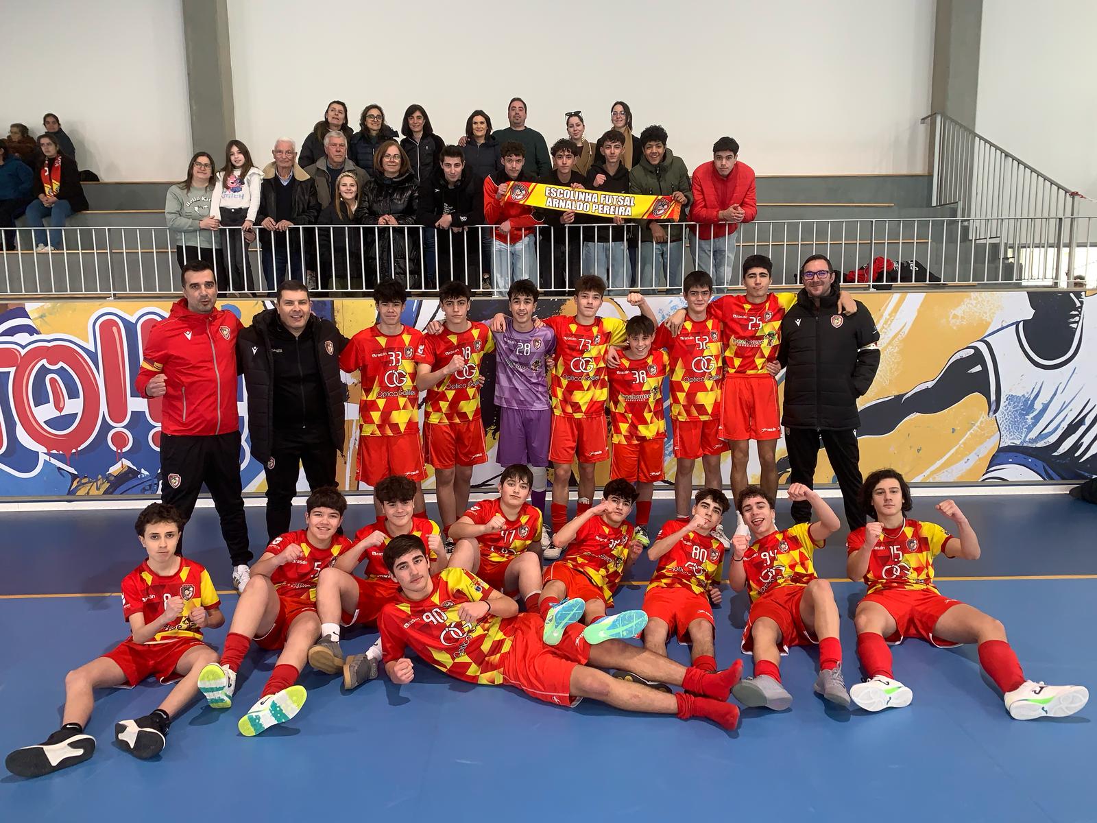 Escola Arnaldo Pereira campeã distrital de futsal em iniciados 