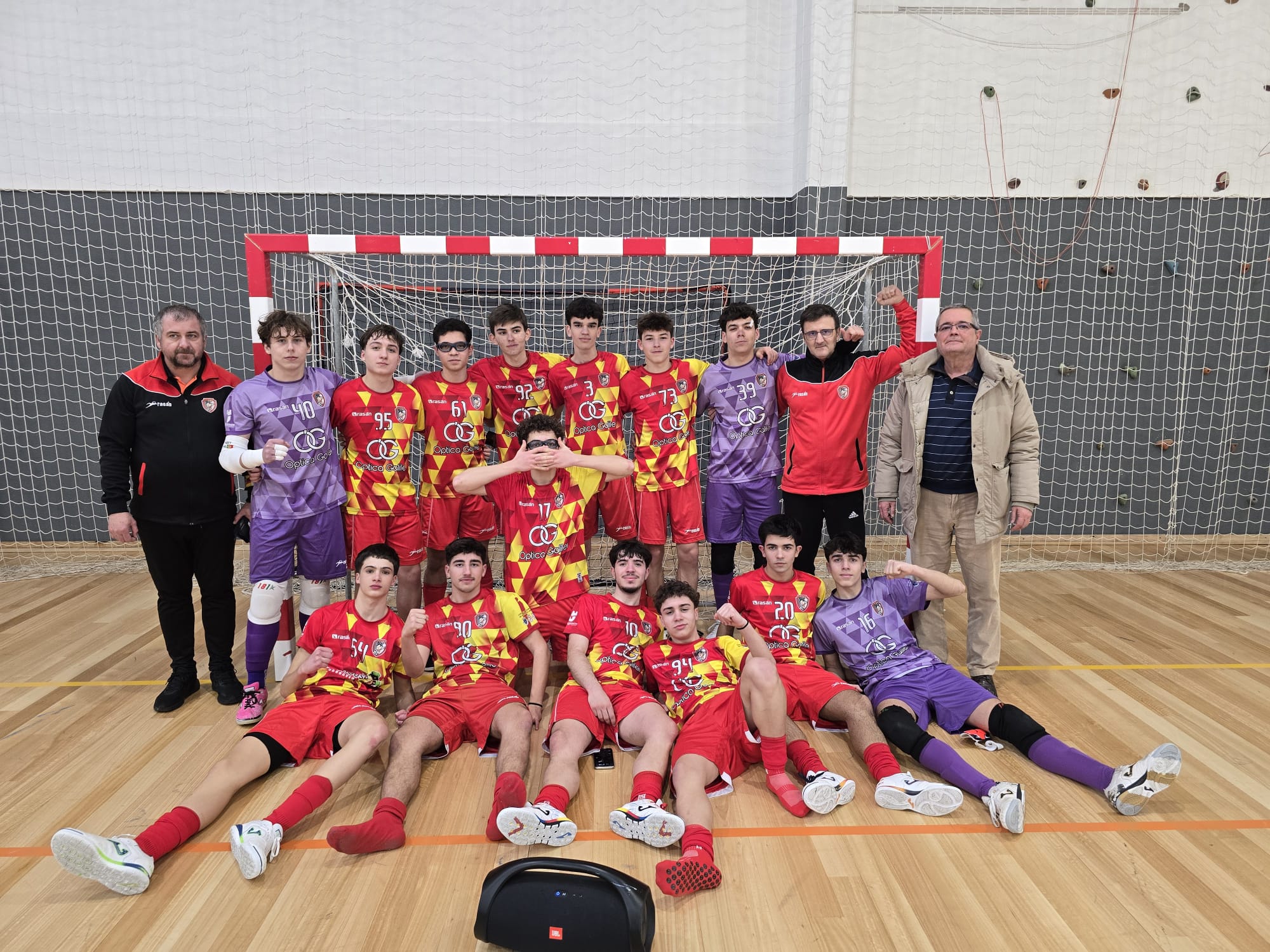 Escola Arnaldo Pereira conquista título distrital de futsal em juvenis