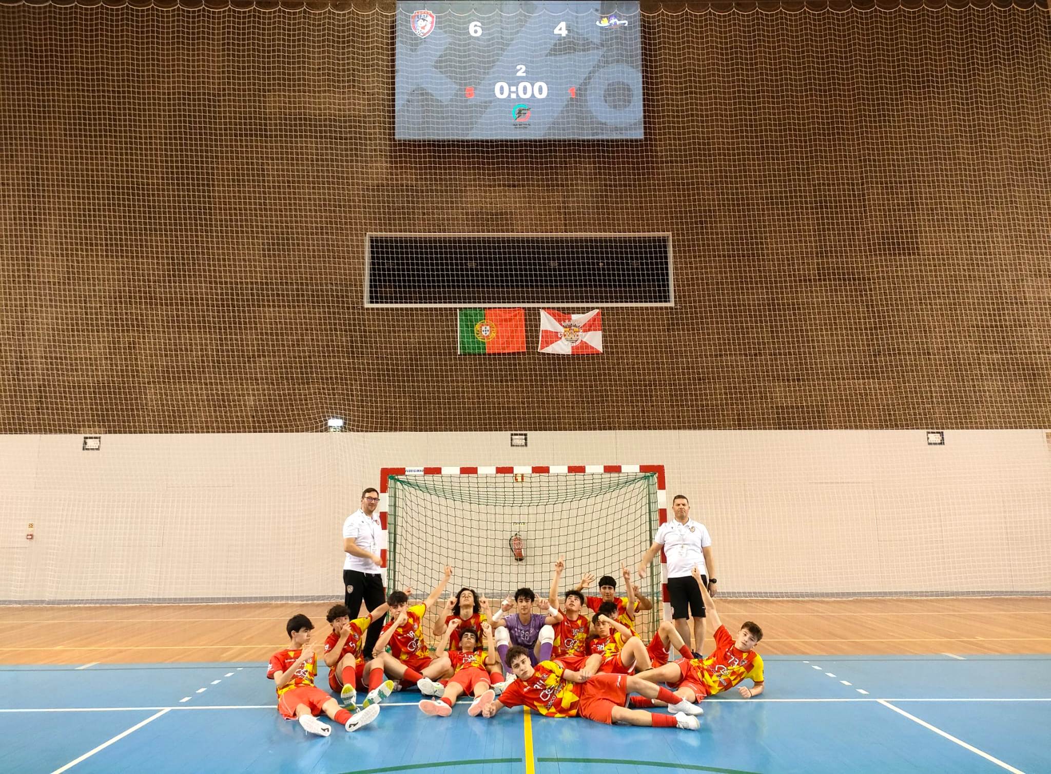 Escola Arnaldo Pereira faz história na Taça Nacional Futsal Sub-15