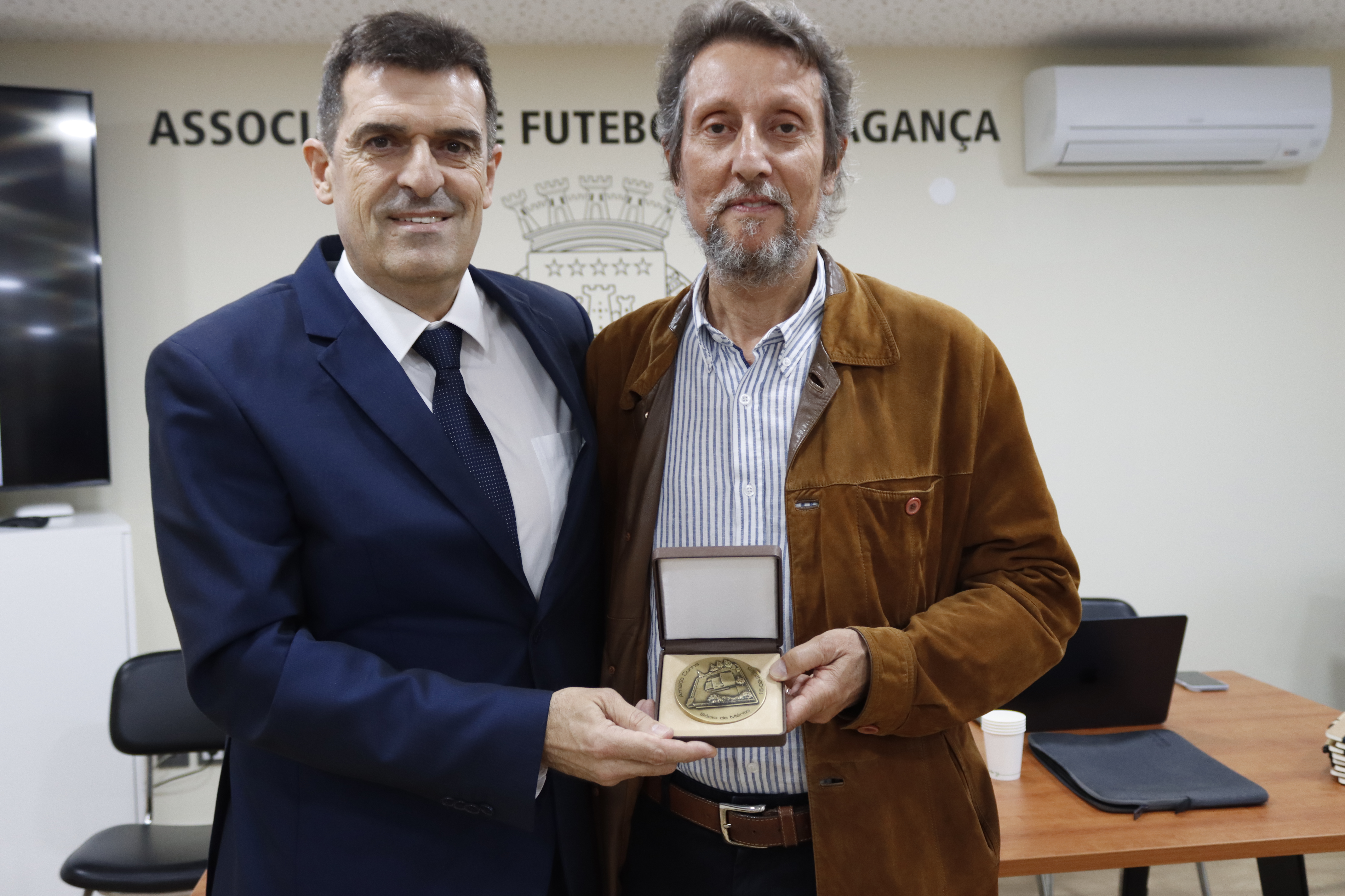 Arnaldo Cunha é “Sócio de Mérito” da AF Bragança 