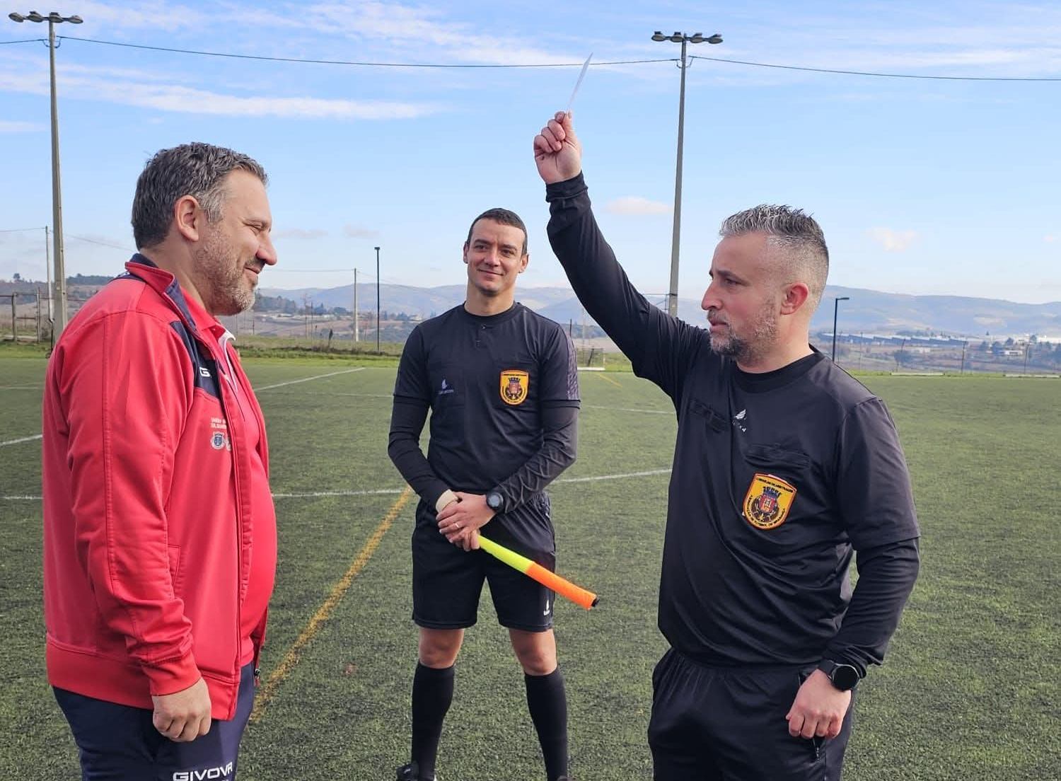 Treinador de iniciados do FC Mãe d´Água distinguido com “Cartão Branco”